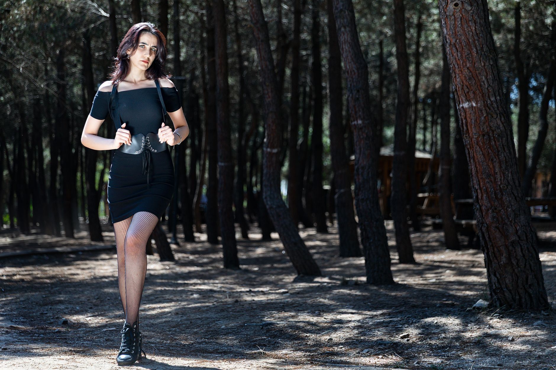Comment porter un porte jarretelle avec une Mini-robe ?