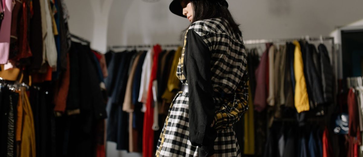Le Retour des Années 90 : Comment Réinventer Votre Garde-robe avec des Classiques Rétro