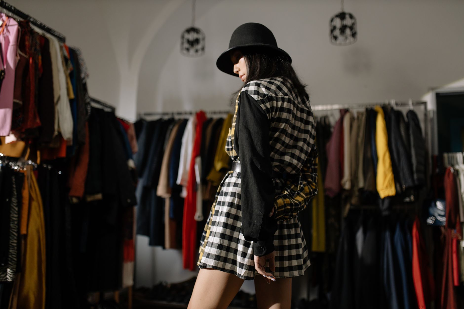 Le Retour des Années 90 : Comment Réinventer Votre Garde-robe avec des Classiques Rétro