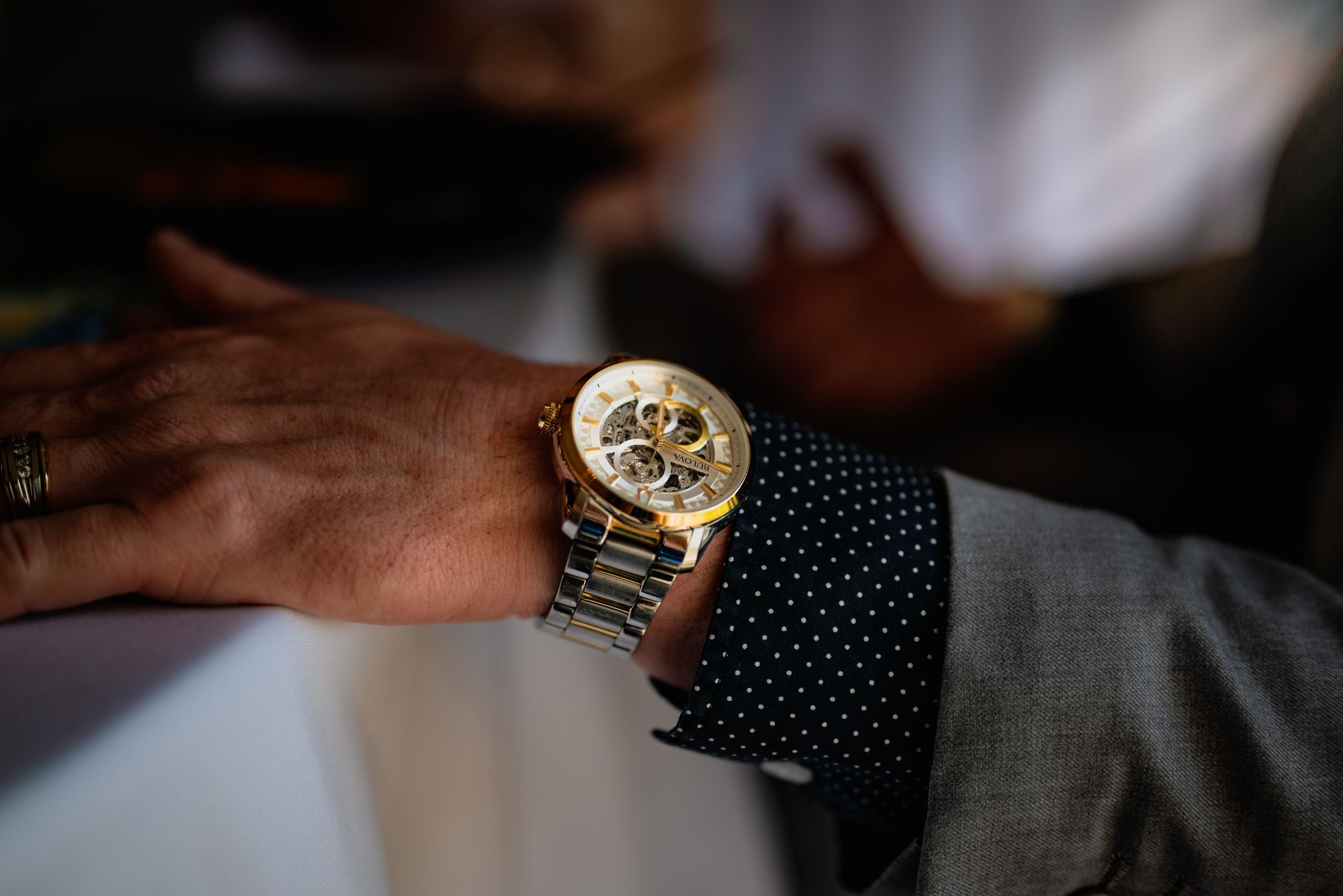 Découvrez Votre Look Unique : Guide Incontournable pour Associer Montres Vintage et Bijoux Modernes