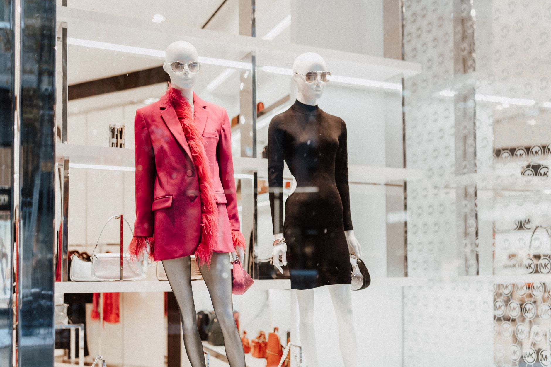Découvrez l&rsquo;univers sophistiqué de Karen Millen