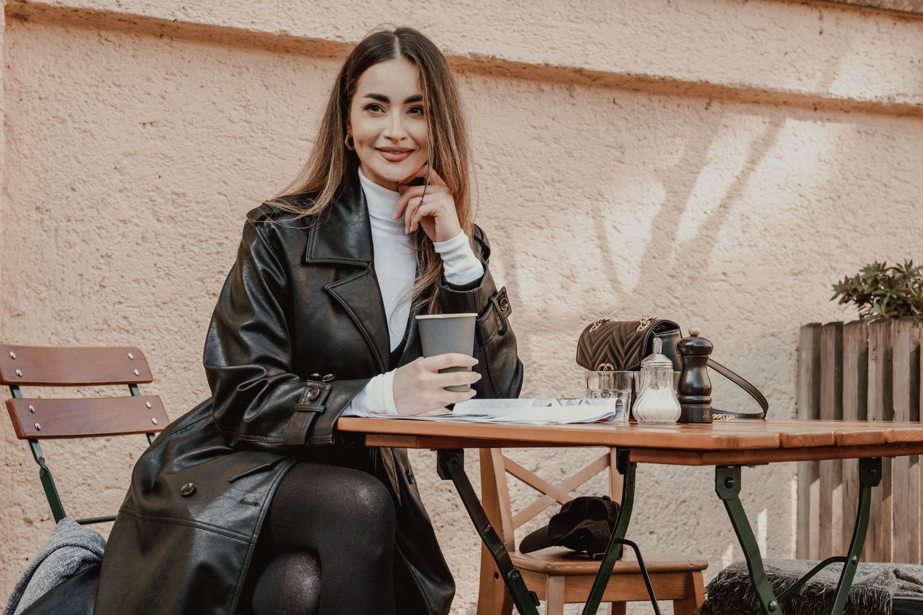 Blouson en cuir femme : Les couleurs tendance de 2024