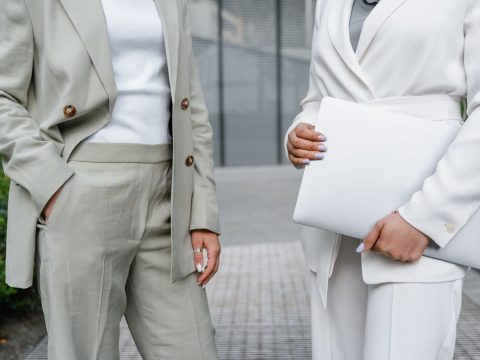 Comment laver des lacets blancs : le guide pratique