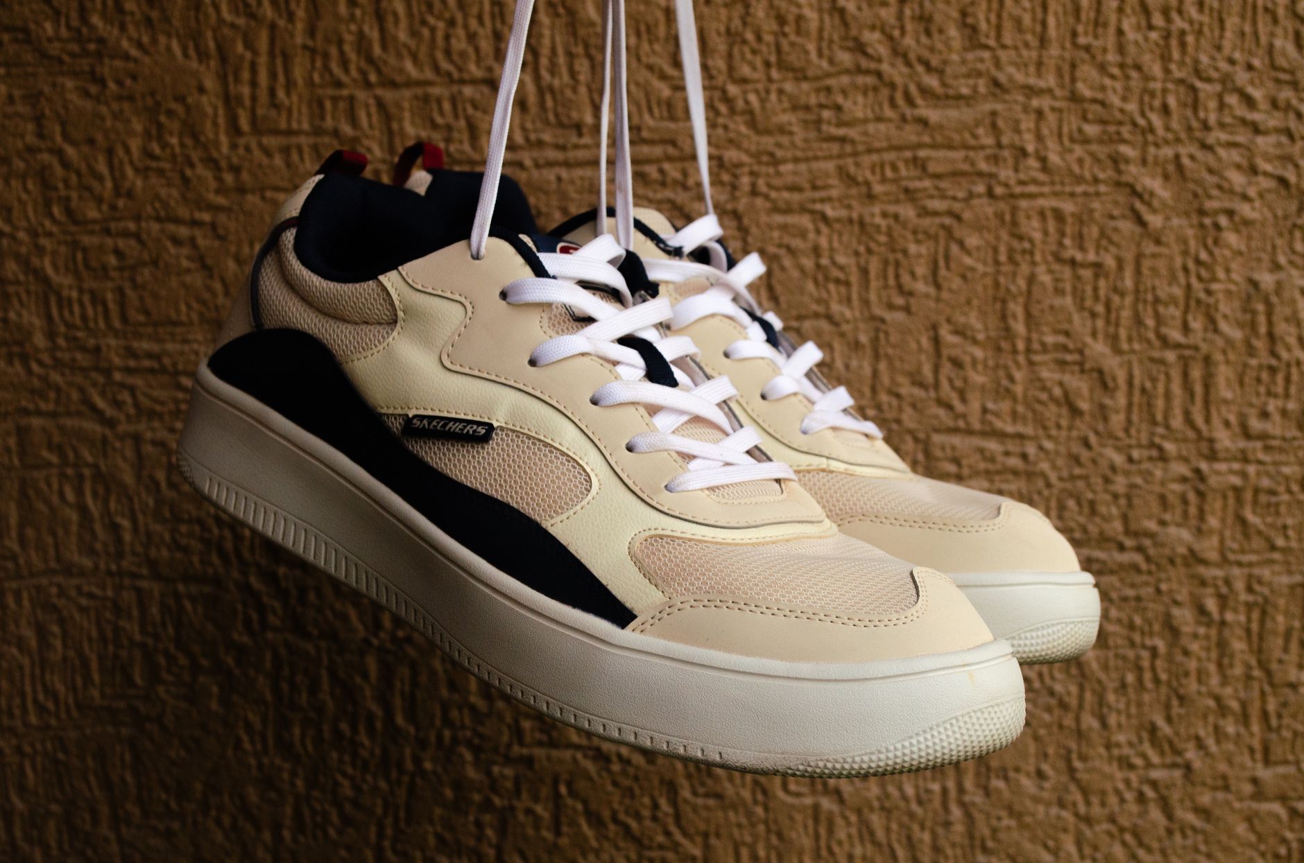 10 sneakers ultra-tendance que toutes les femmes stylées vont porter en 2025 (et une seule suffit à tout changer)