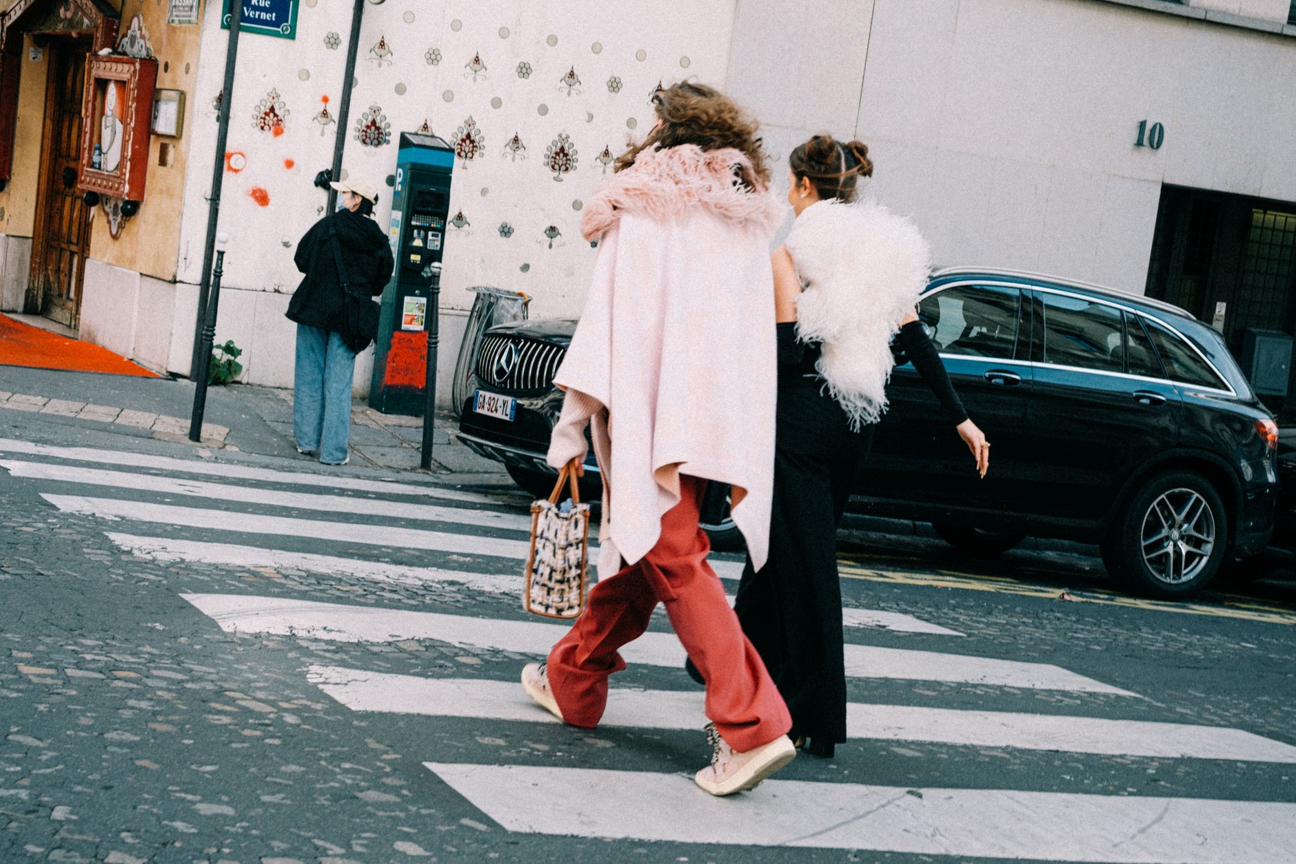10 accessoires incontournables pour transformer n’importe quelle tenue