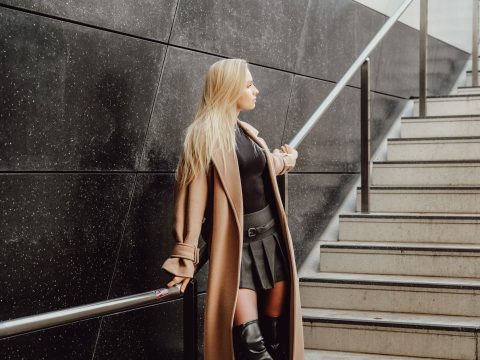 La jupe longue fait son grand retour : comment l’adopter avec style en 2025