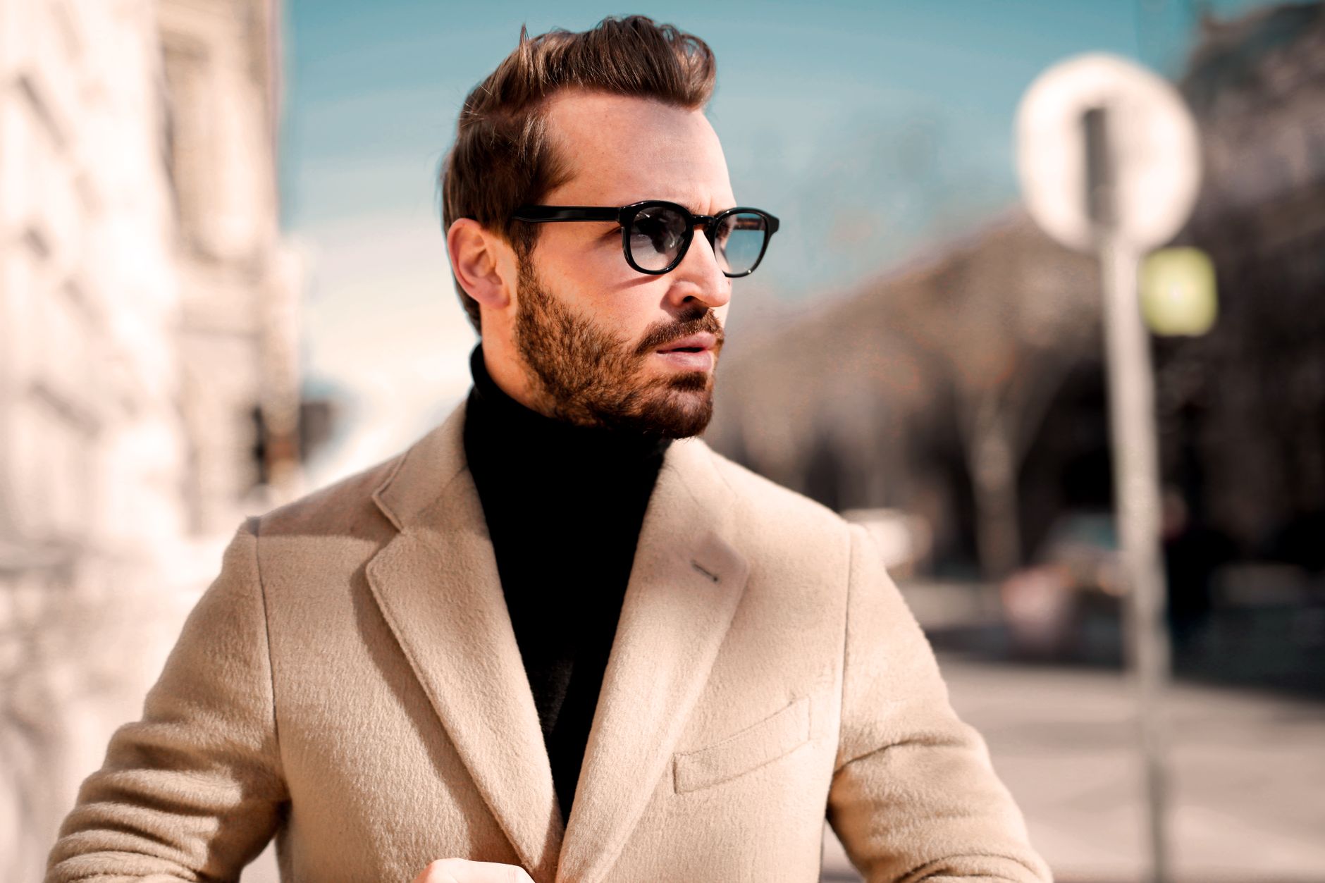 Comment s’habiller en octobre ? Conseils mixtes et tenues types pour homme & femme