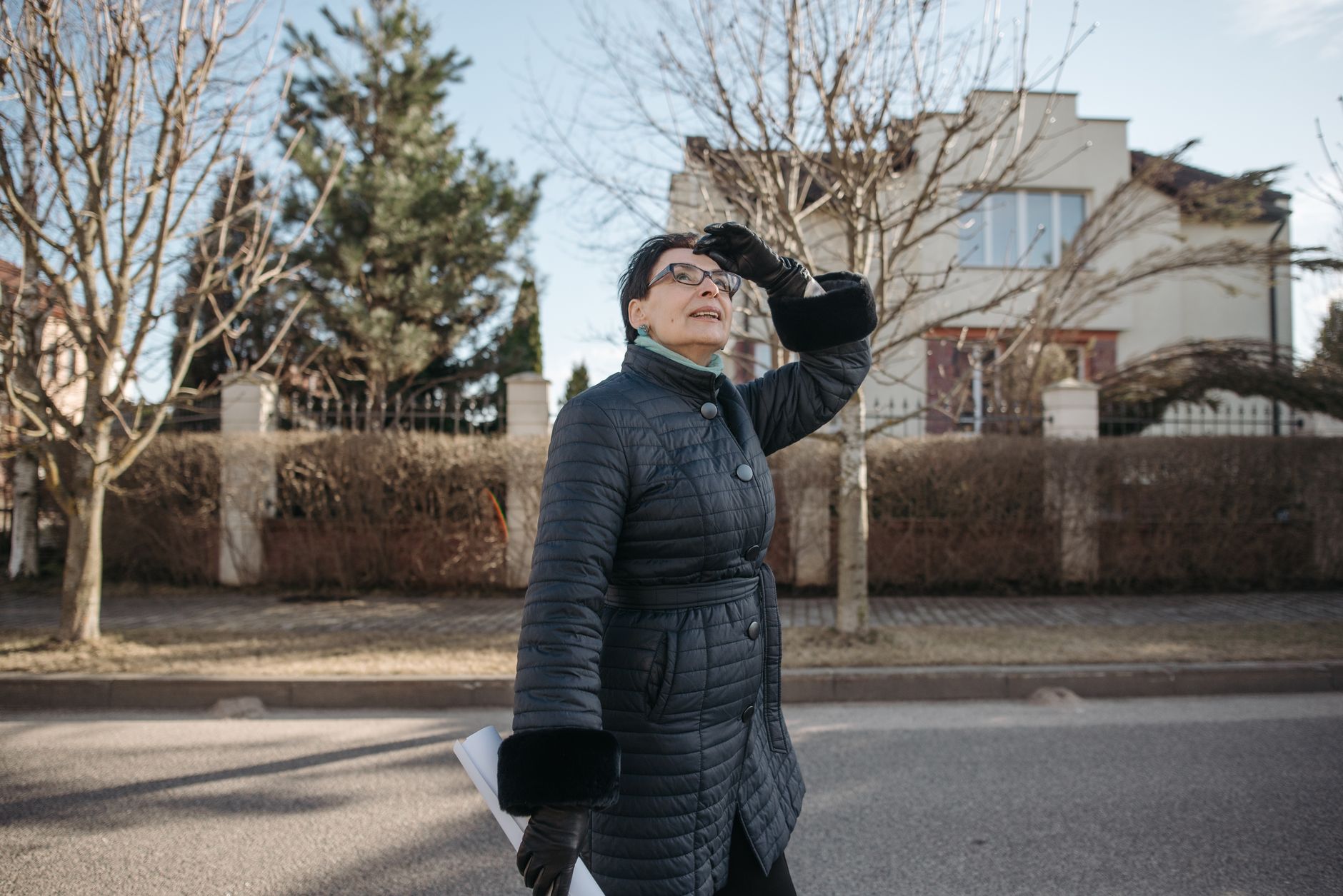 Manteau XXL : la pièce incontournable qui structure l’hiver 2025