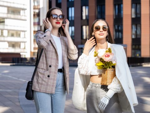 Comment porter un anorak femme tendance en 2025 : looks et astuces mode