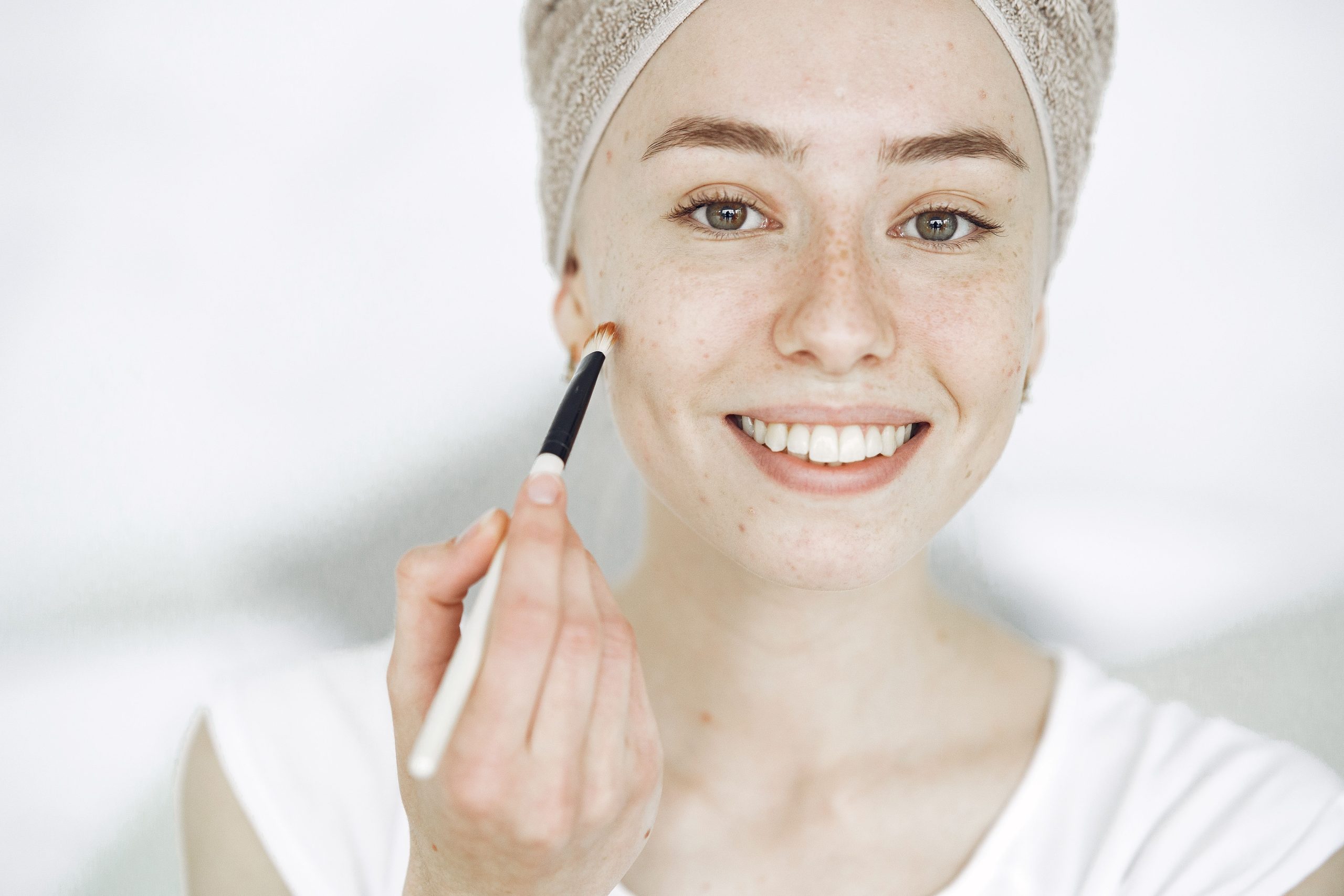 Application de maquillage naturel, gamme Refy chez Sephora