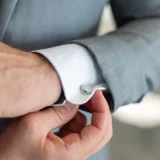 Poignet de chemise et bouton de manchette
