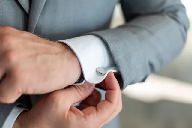 Poignet de chemise et bouton de manchette