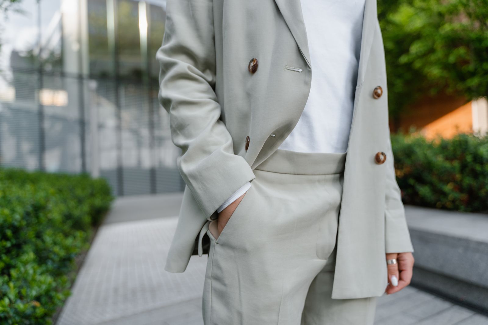 Comment s&rsquo;habiller quand il fait 25 degrés : matières, tenues et bons réflexes