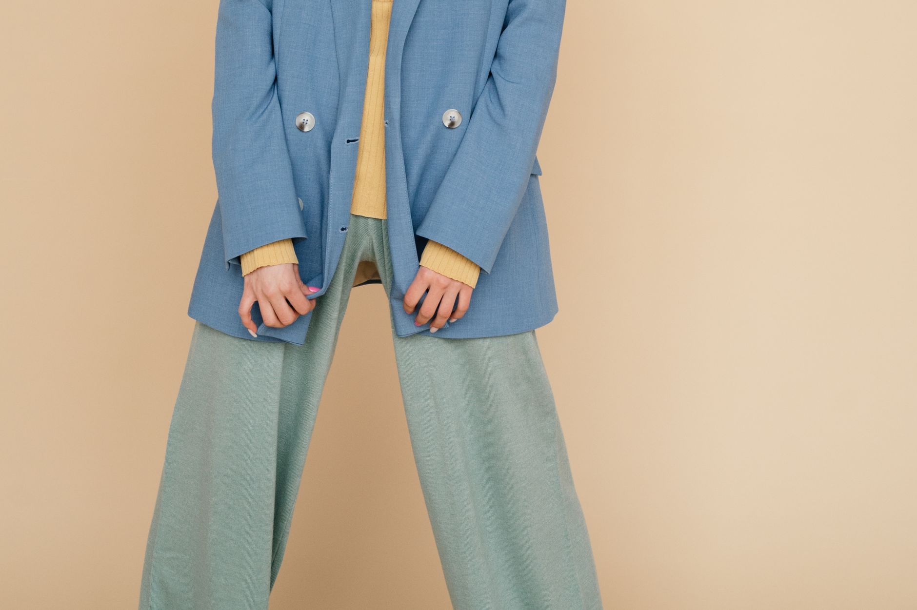 Le pantalon à pinces, l&rsquo;allié chic pour les femmes après 50 ans