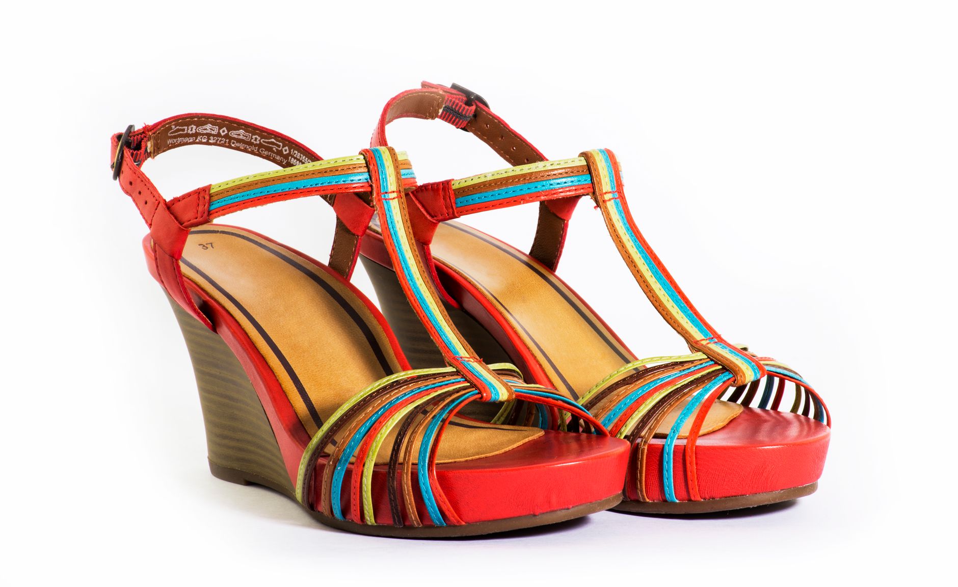 Les chaussures colorées remplacent les baskets blanches cet automne