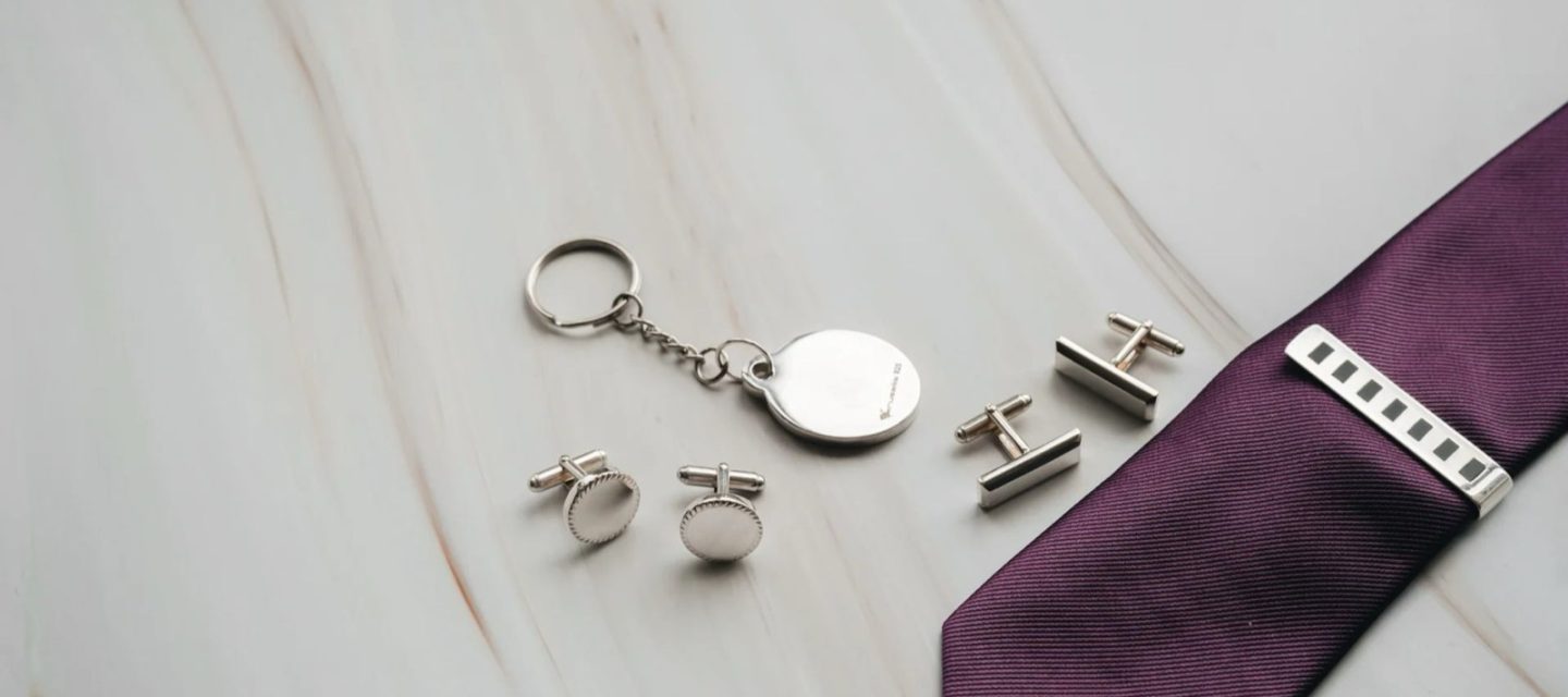 Accessoires homme en entreprise : ce qui fait vraiment l&rsquo;allure