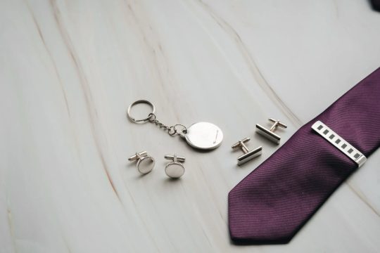Accessoires homme en entreprise : ce qui fait vraiment l'allure