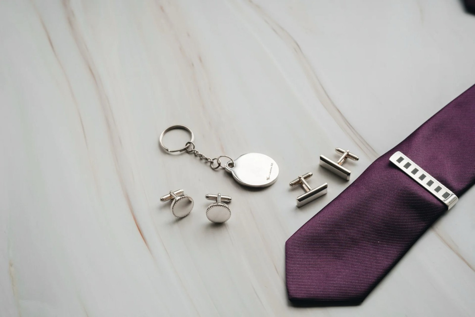 Accessoires homme en entreprise : ce qui fait vraiment l'allure