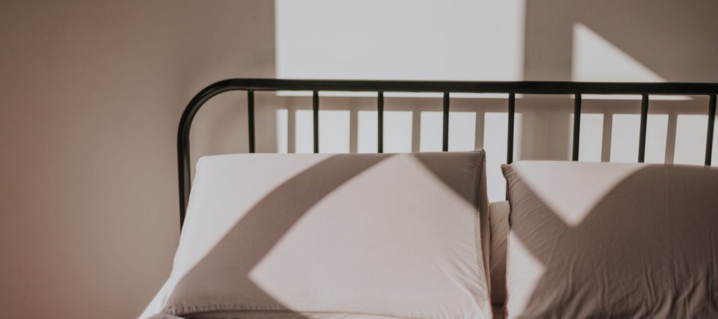 Bien choisir son oreiller : guide complet par position de sommeil
