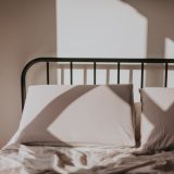 Bien choisir son oreiller : guide complet par position de sommeil