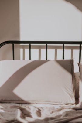 Bien choisir son oreiller : guide complet par position de sommeil