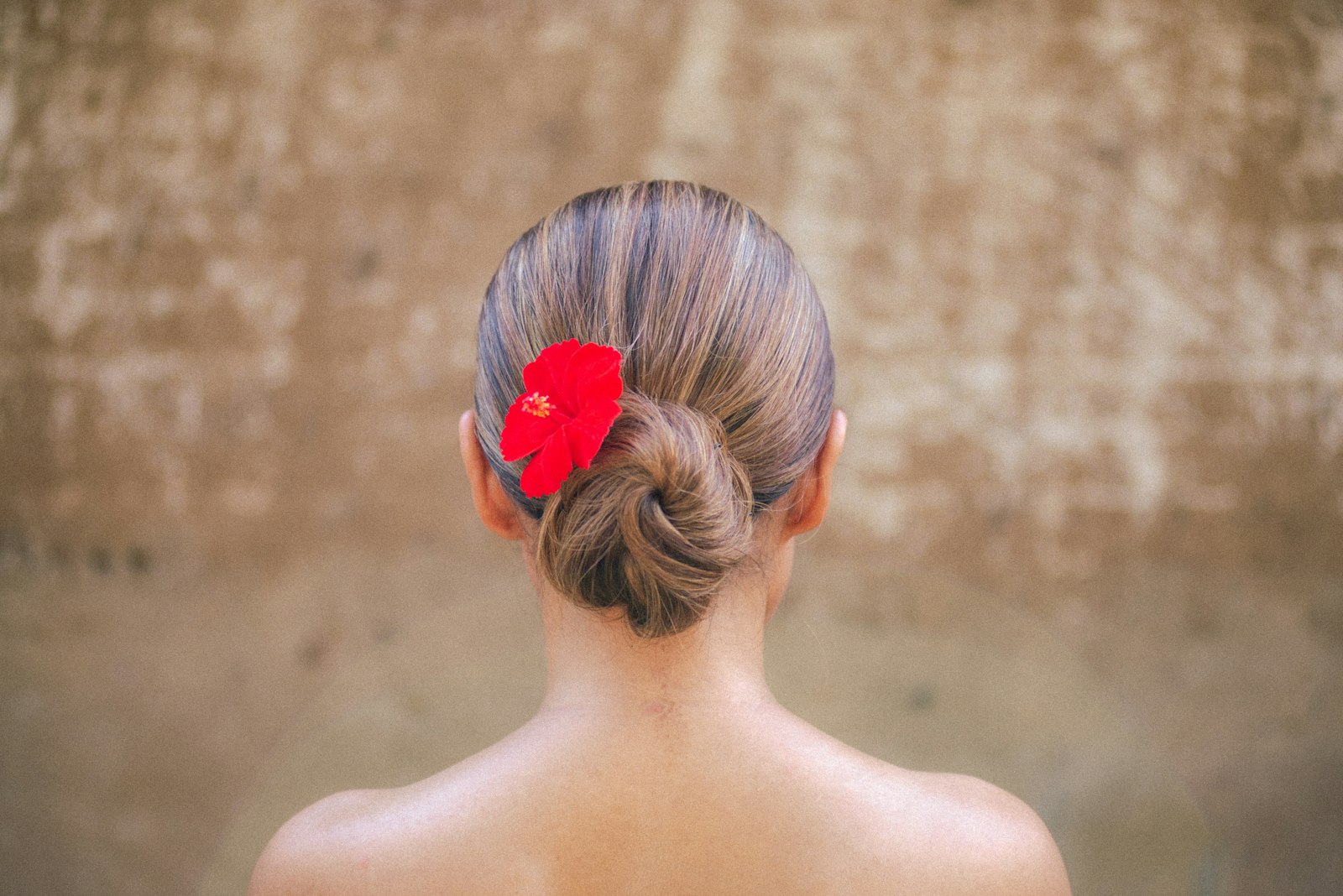 Ouvrez votre regard : le chignon effet lifting de Charlotte Casiraghi, la clé d'un look intemporel