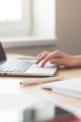 Personnaliser sa tenue de bureau : les accessoires qui font la différe