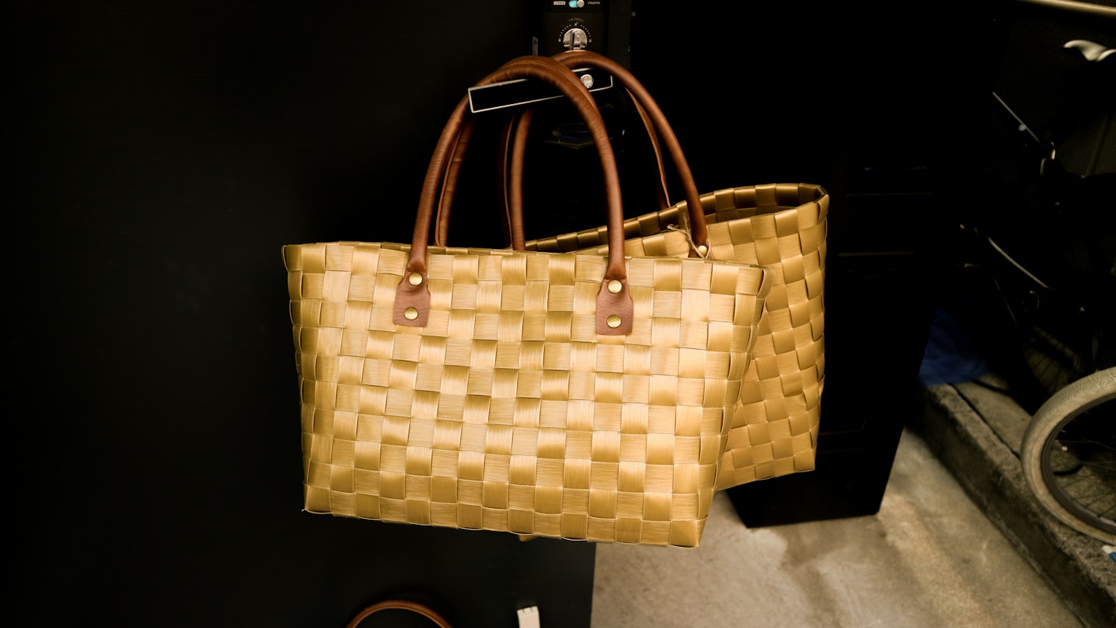 Sacs XXL de Céline : osez le grand format pour un style audacieux cet automne !
