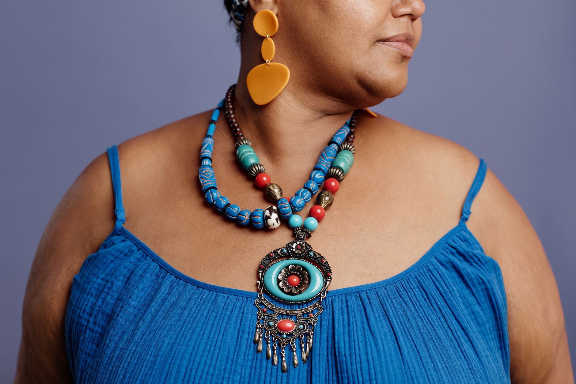 La mode engagée de Nassima : comment son audace peut transformer votre garde-robe