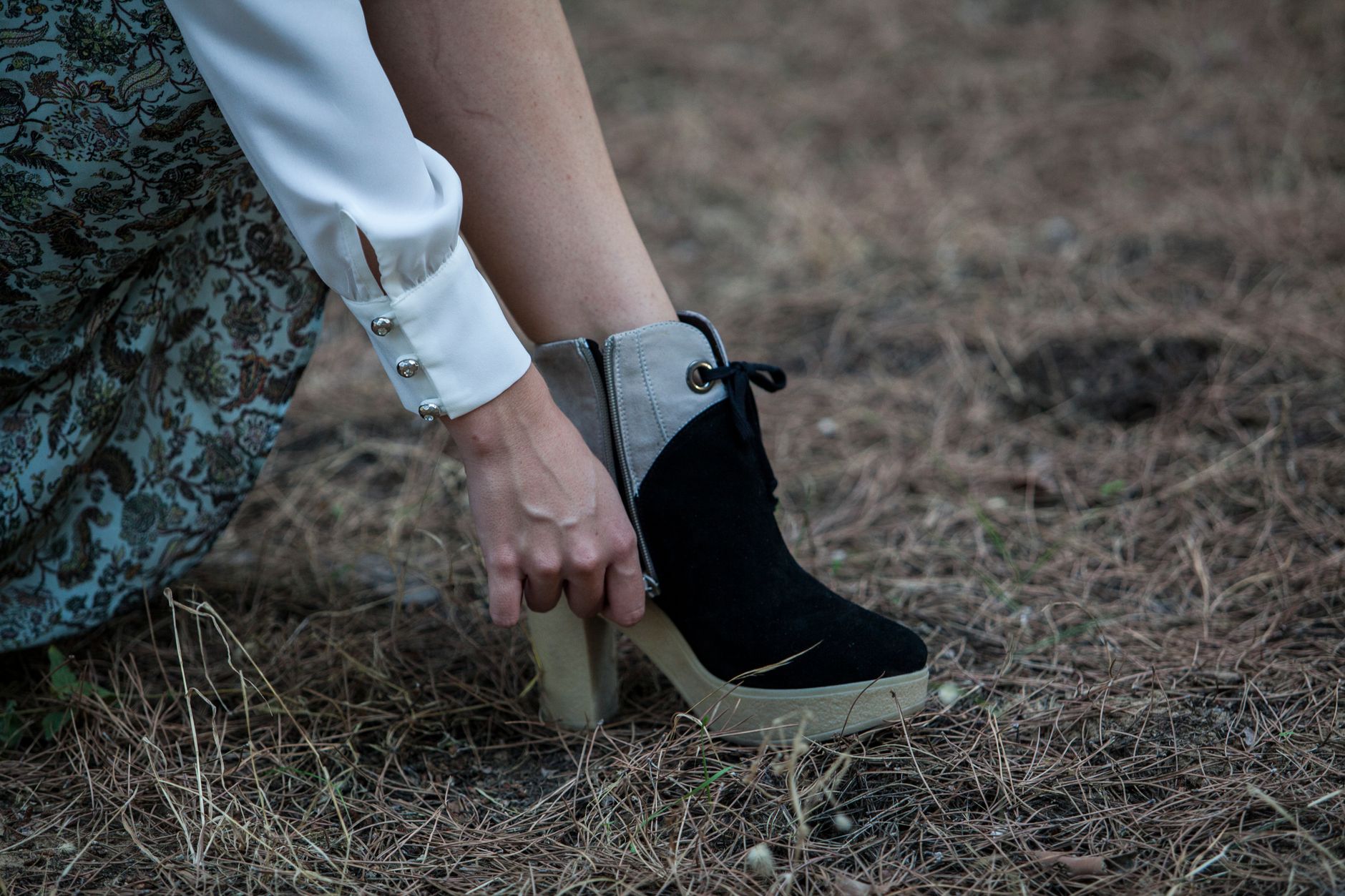 Osez la Collaboration Ugg x JW Anderson : Comment Intégrer ces Pièces Iconiques dans Votre Garde-Robe