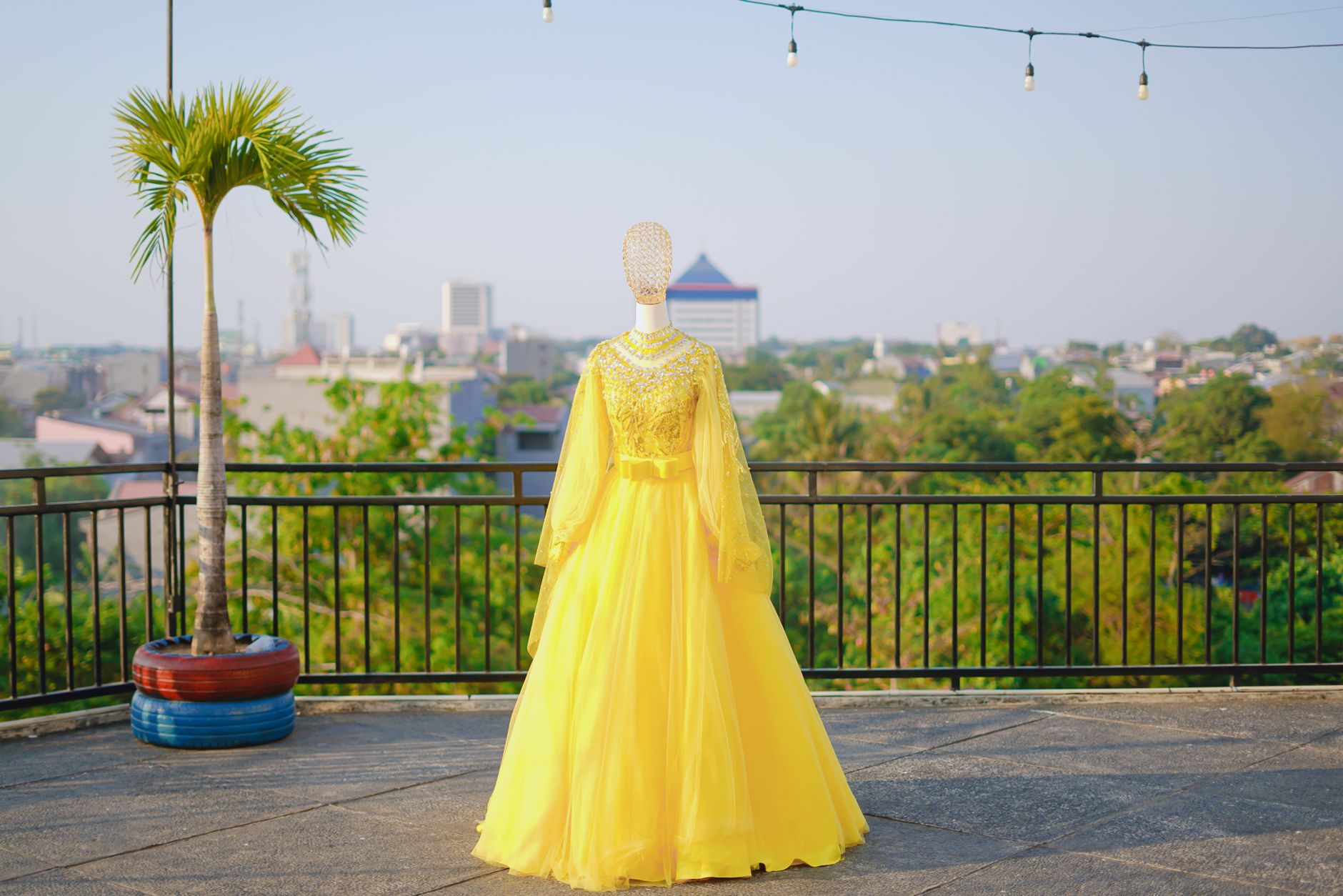La robe jaune d&rsquo;Elie Saab de Kate Middleton : un hommage à Lady Diana et une tendance à adopter cet automne