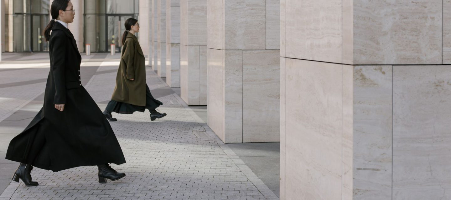 Cet hiver, le col montant révolutionne votre garde-robe