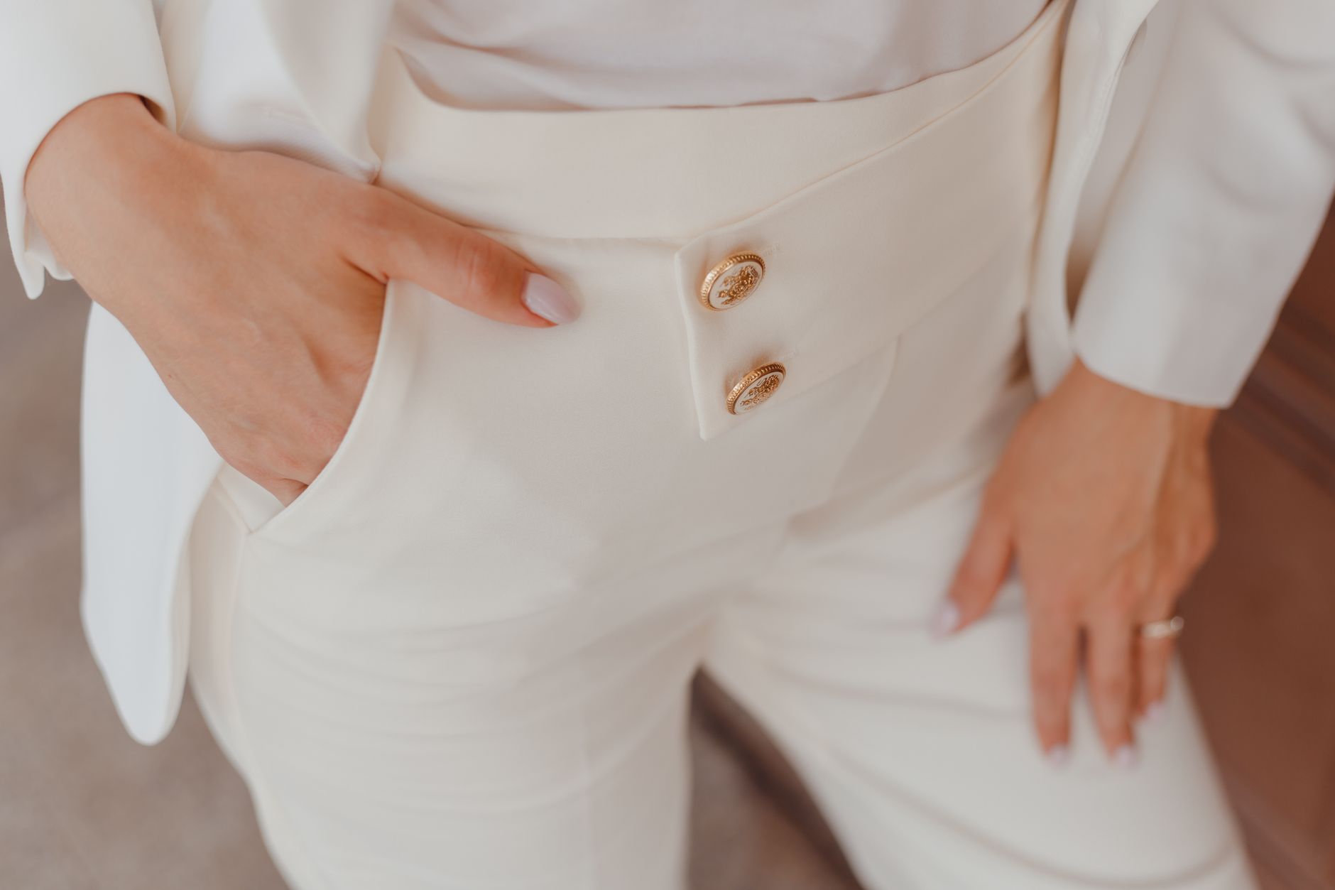 Le pantalon de Ludivine Sagnier : l&rsquo;élégance incontournable de cet automne