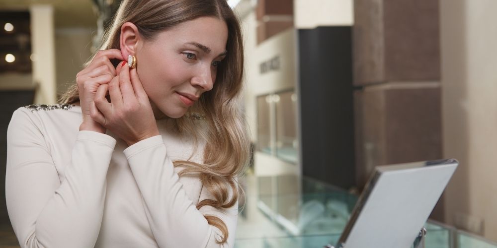femme-boucle-oreille