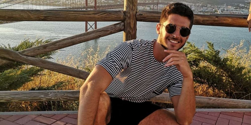 homme avec sourire